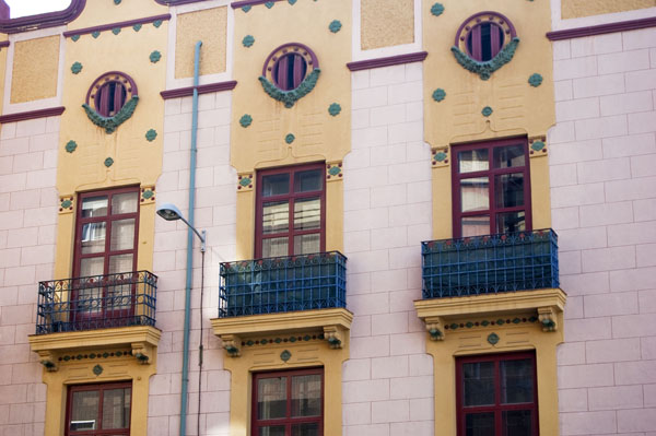 Un vistazo rápido por algunos de los edificios y elementos catalogados como modernistas.