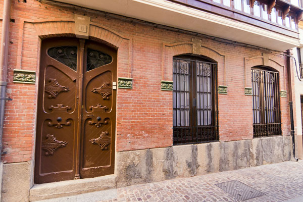 Un vistazo rápido por algunos de los edificios y elementos catalogados como modernistas.