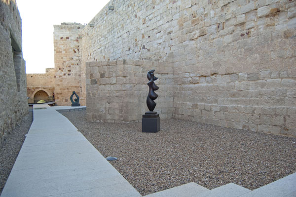 Visita por las legendarias murallas y puertas de la ciudad que la defendieron de un sinfín de pueblos invasores en tiempos lejanos.