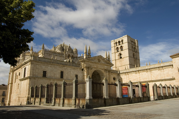 Unas cuantas imágenes sobre uno de los principales edificios de la ciudad que cuenta con una interesante mezcla de estilos.
