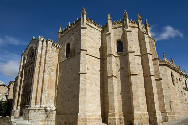 Unas cuantas imágenes sobre uno de los principales edificios de la ciudad que cuenta con una interesante mezcla de estilos.