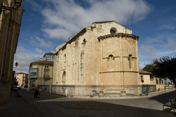 Recorrido a través de las imágenes de algunos monumentos románicos que se conservan en la ciudad.