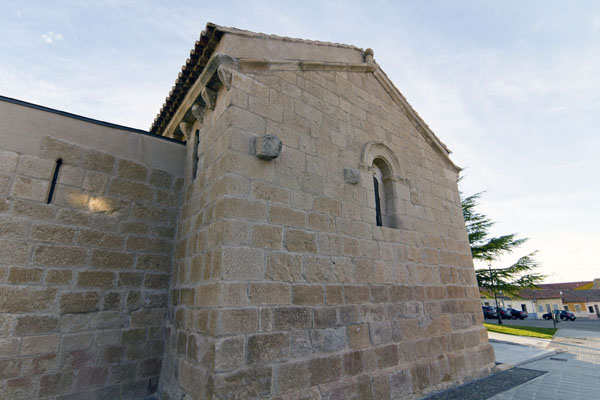 Recorrido a través de las imágenes de algunos monumentos románicos que se conservan en la ciudad.