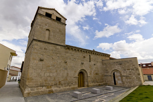 Recorrido a través de las imágenes de algunos monumentos románicos que se conservan en la ciudad.