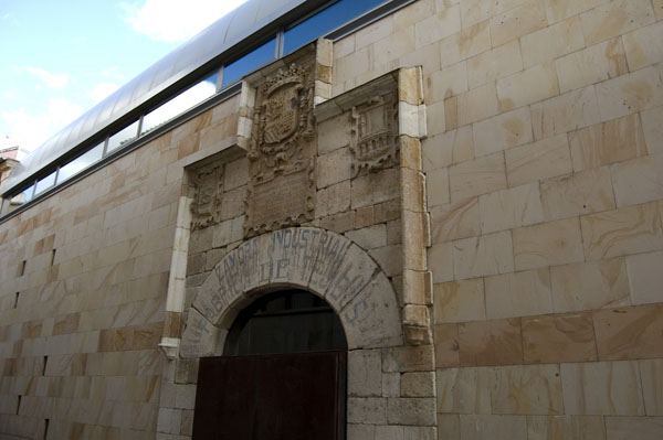 Recorrido por los edificios públicos más destacados de la ciudad, desde los más antiguos hasta los más recientes.