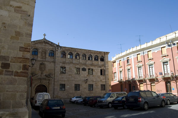 Recorrido por templos y conventos fuera del románico.