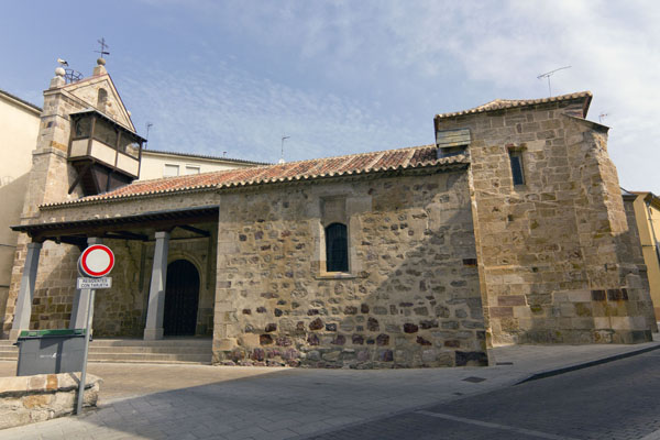 Recorrido a través de las imágenes de algunos monumentos románicos que se conservan en la ciudad.
