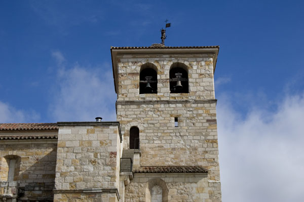 Recorrido a través de las imágenes de algunos monumentos románicos que se conservan en la ciudad.