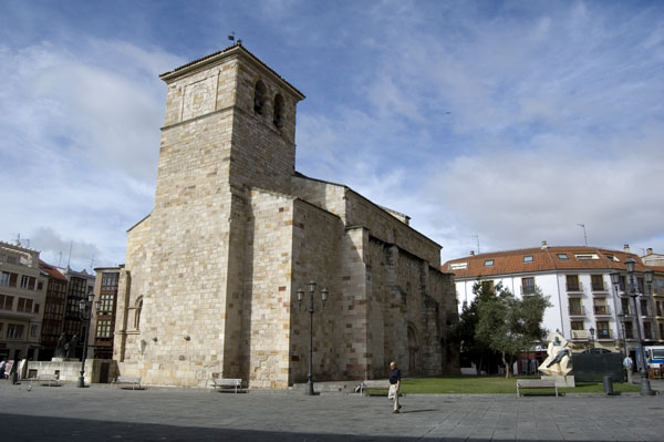 Recorrido a través de las imágenes de algunos monumentos románicos que se conservan en la ciudad.