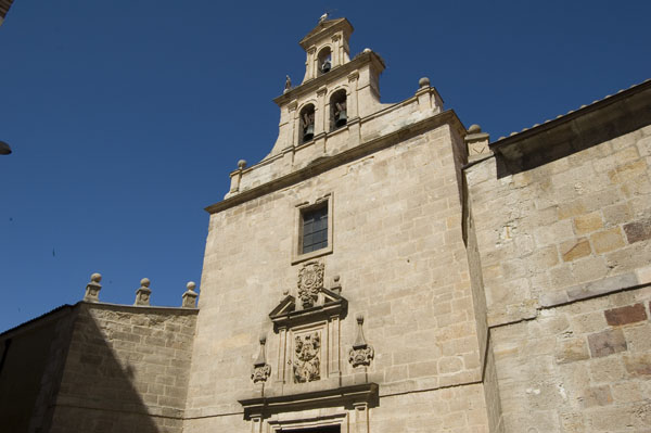 Recorrido por templos y conventos fuera del románico.