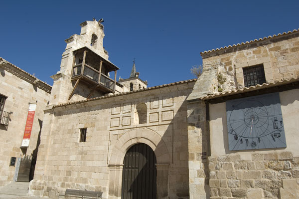 Recorrido a través de las imágenes de algunos monumentos románicos que se conservan en la ciudad.