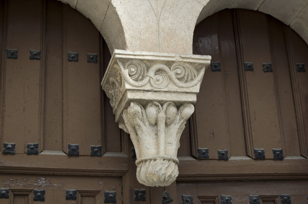 Recorrido a través de las imágenes de algunos monumentos románicos que se conservan en la ciudad.